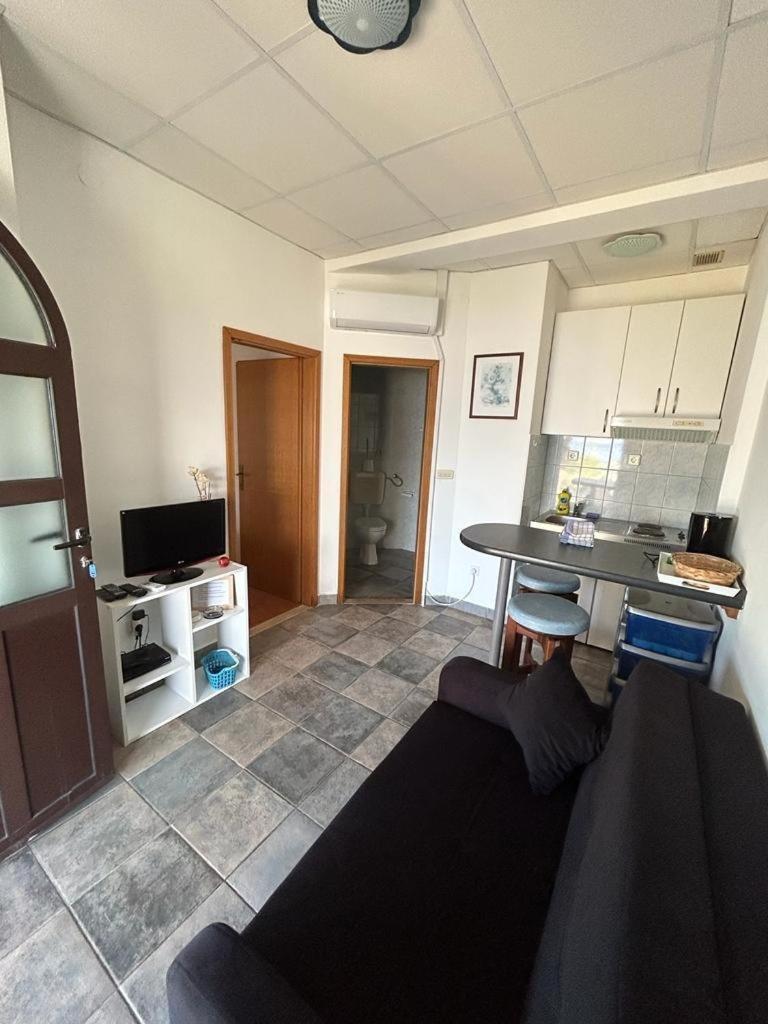 Apartments By The Sea Slatine, Ciovo - 1128 מראה חיצוני תמונה